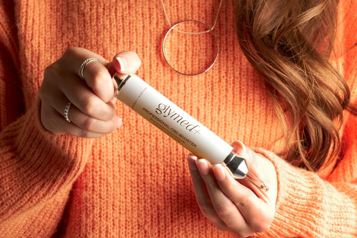 woman applying cbd booster