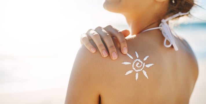 woman applying sunscreen