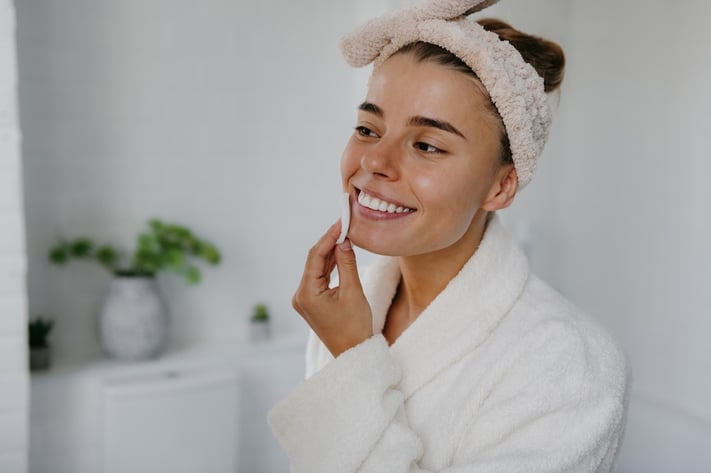woman with hydrated using skin flooding