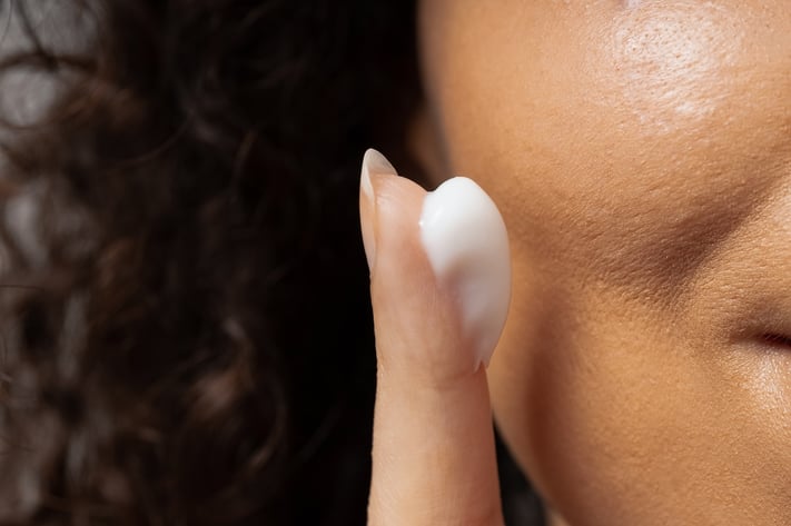 woman applying broad spectrum spf