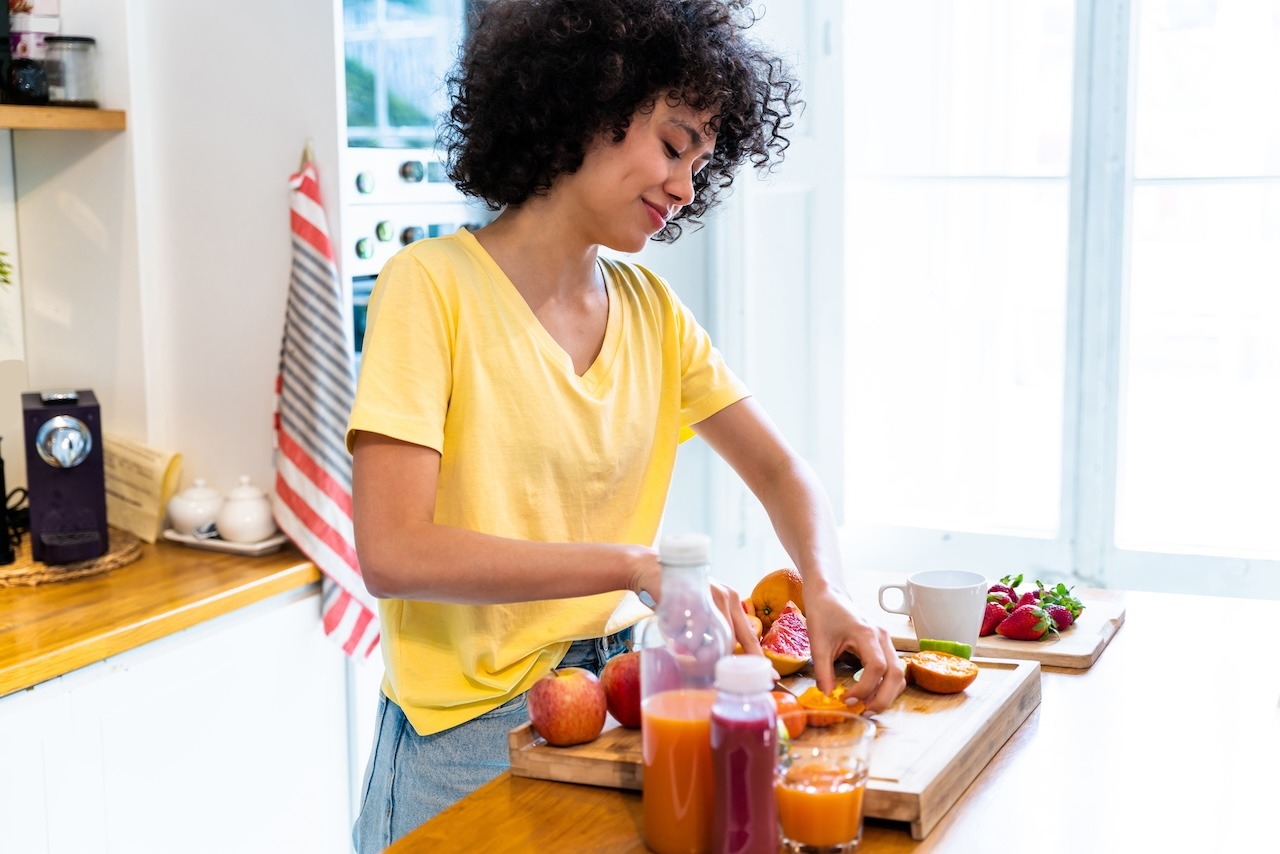 woman maintaining a healthy diet to manage pcos